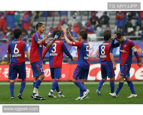 黄冈黄蜂迎战东京绿茵展开激烈较量力争在主场取得胜利